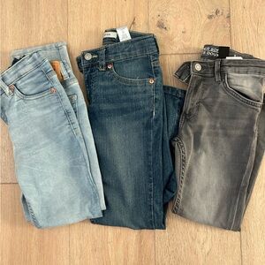Bundle of Levi jeans and H&M